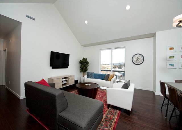 New Pet Friendly Award Winning Condo - 10 Minute walk to downtown Durango 4