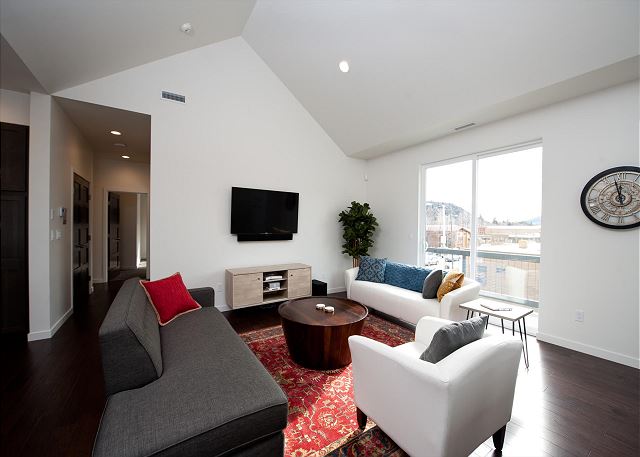 New Pet Friendly Award Winning Condo - 10 Minute walk to downtown Durango 3