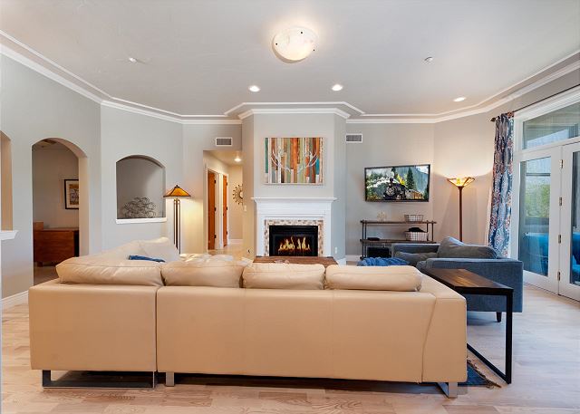 Luxury Condo in the Heart of Downtown Durango - 1 Block to Train Station 3