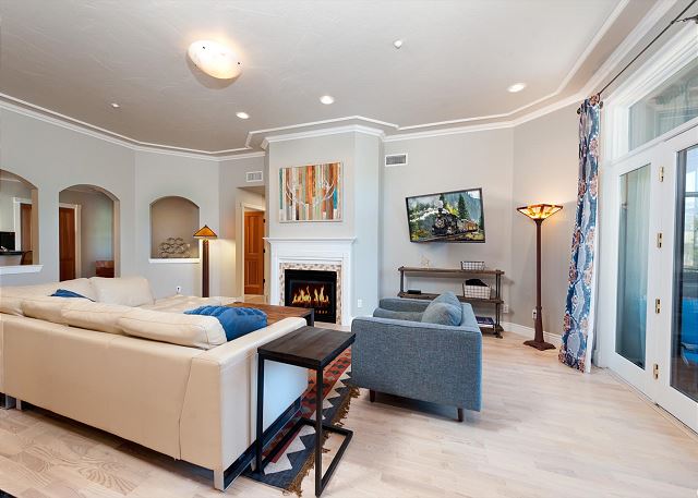 Luxury Condo in the Heart of Downtown Durango - 1 Block to Train Station 2