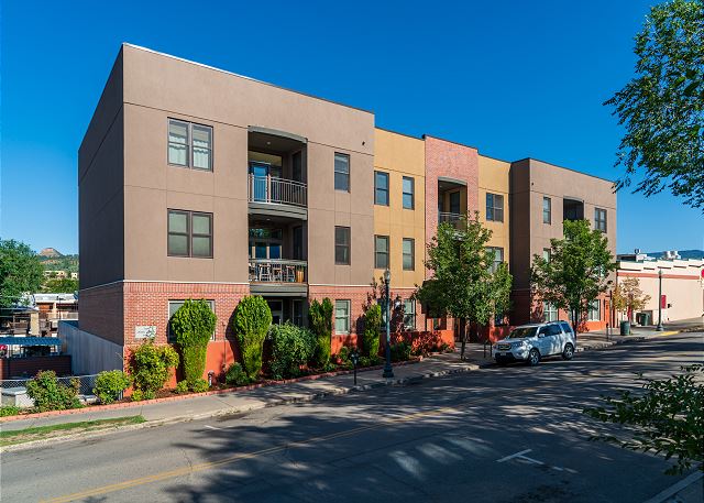 Heart of Downtown Durango. Luxury Condo 1 Block from Train Station. Location! 10