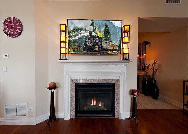 Heart of Downtown Durango. Luxury Condo 1 Block from Train Station. Location! 8