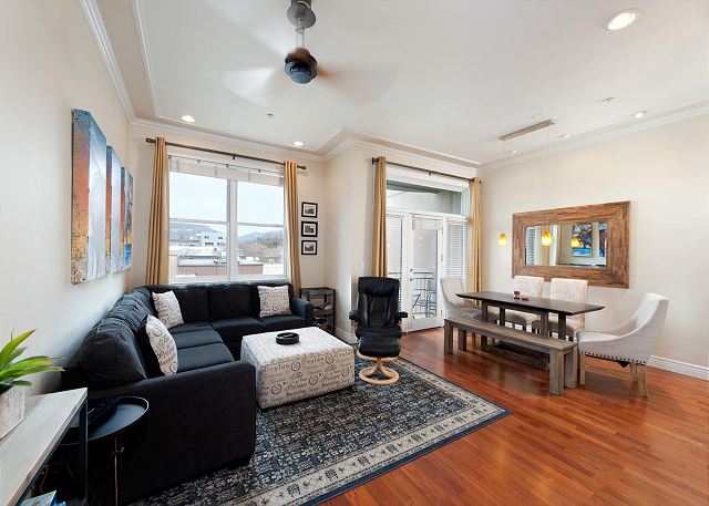 Heart of Downtown Durango. Luxury Condo 1 Block from Train Station. Location! 2