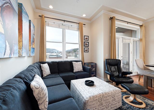 Heart of Downtown Durango. Luxury Condo 1 Block from Train Station. Location! 5