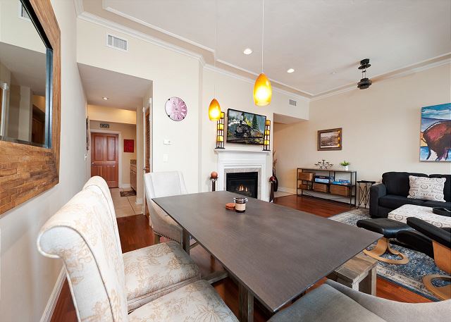 Heart of Downtown Durango. Luxury Condo 1 Block from Train Station. Location! 4
