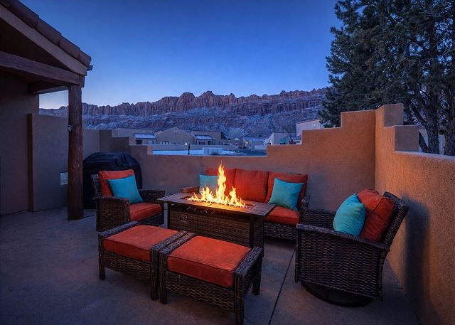 Moab Basecamp! 10 min to Arches | Pool & Hot tub