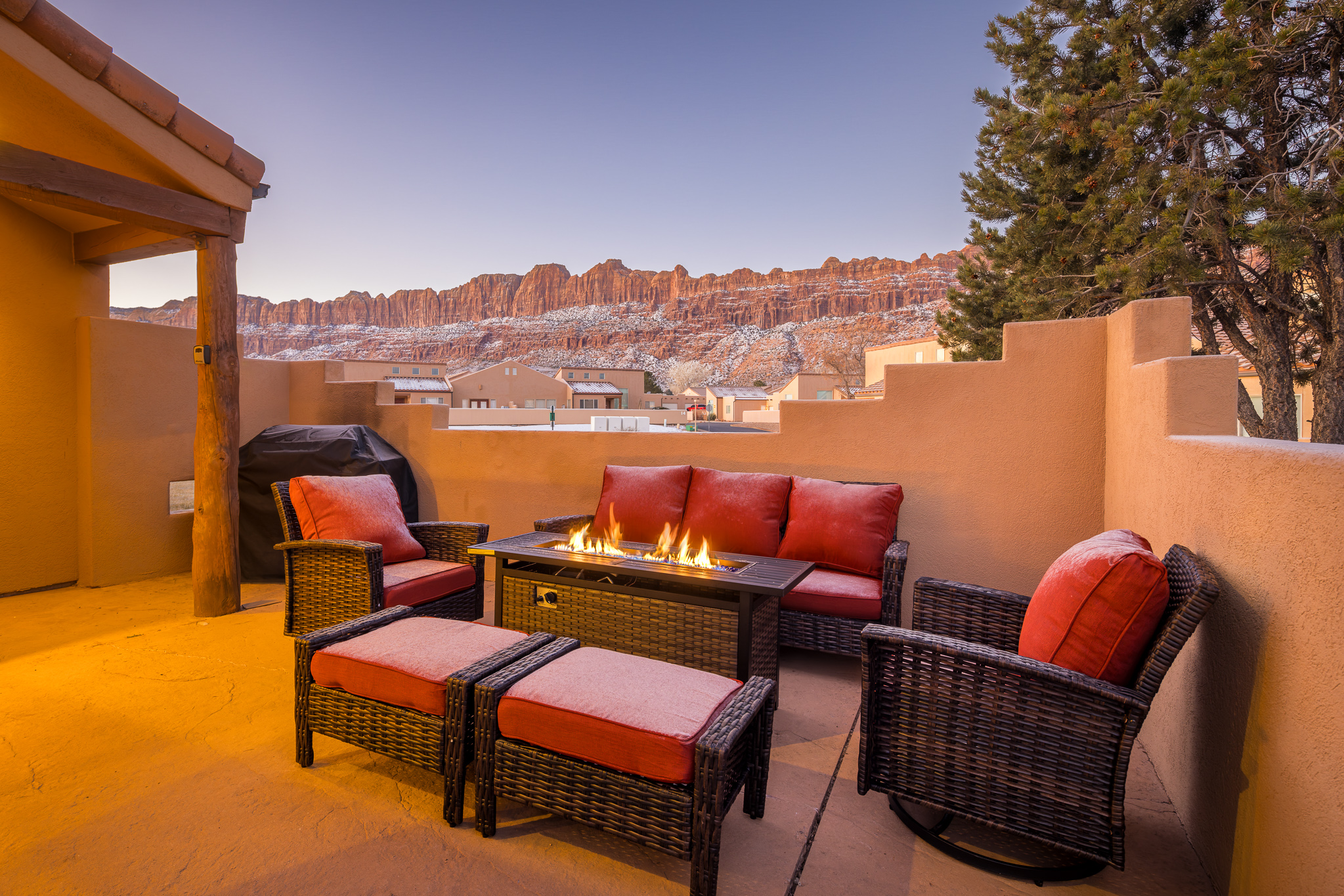 Moab Basecamp! 10 min to Arches | Pool & Hot tub | Photo 5