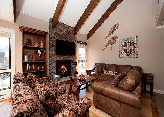 Completely Remodeled Townhome - Ski In/Out - Awesome Views 2