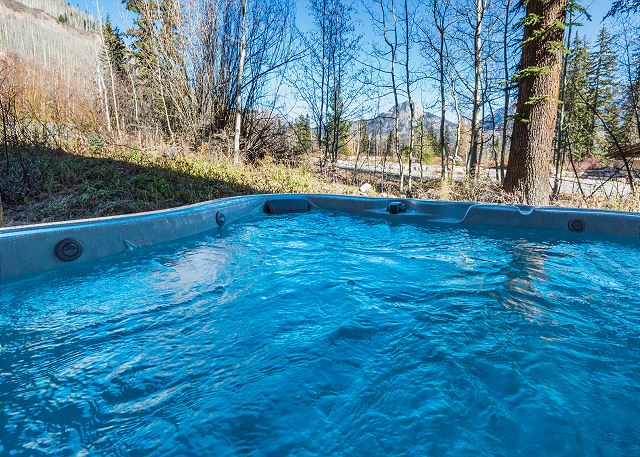 Luxury Ski In/Out Townhome on Creek - Views - Ski in/Out - Hot Tub/Ping Pong 3