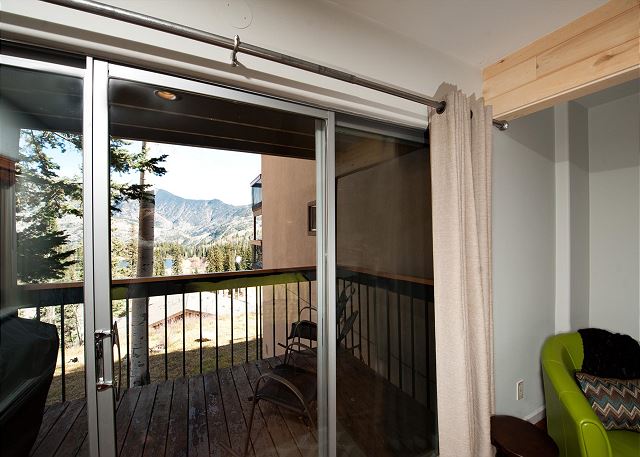 Completely Remodeled Ski in/Ski Out condo - Amazing Views and Great Deck 10