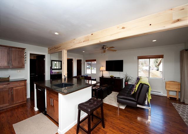 Completely Remodeled Ski in/Ski Out condo - Amazing Views and Great Deck 5