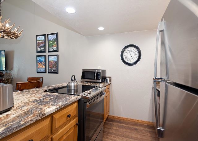 Newly Furnished and remodeled condo/Heated Pool 10