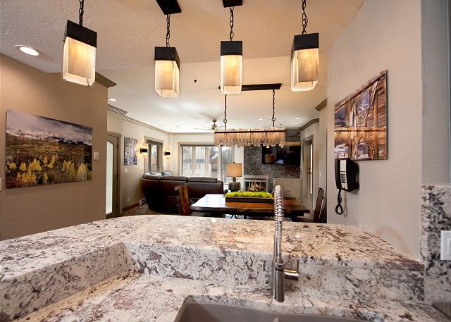 Remodeled Penthouse - Ski In/Out - Huge Decks/Views - Private Hot Tub/Sauna 10