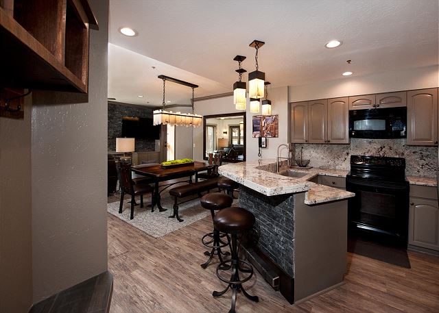 Remodeled Penthouse - Ski In/Out - Huge Decks/Views - Private Hot Tub/Sauna 8