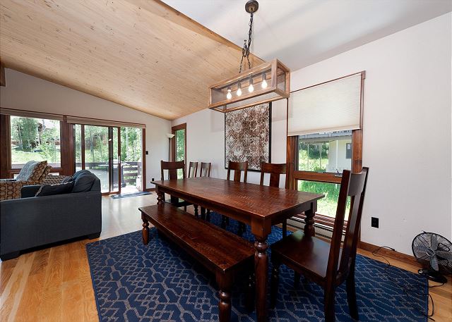 Pet Friendly Remodeled End Unit Townhome - Deck - Views - Steps to Lift 8