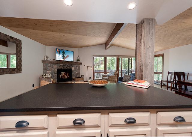 Pet Friendly Remodeled End Unit Townhome - Deck - Views - Steps to Lift 9