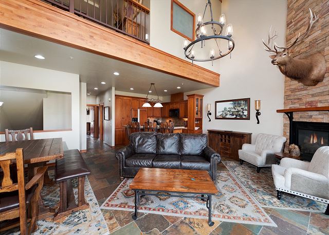 Luxury Townhome - Ski in/Ski Out - Foosball - Best Location 4