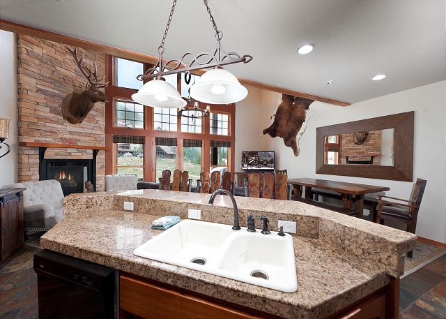 Luxury Townhome - Ski in/Ski Out - Foosball - Best Location 10