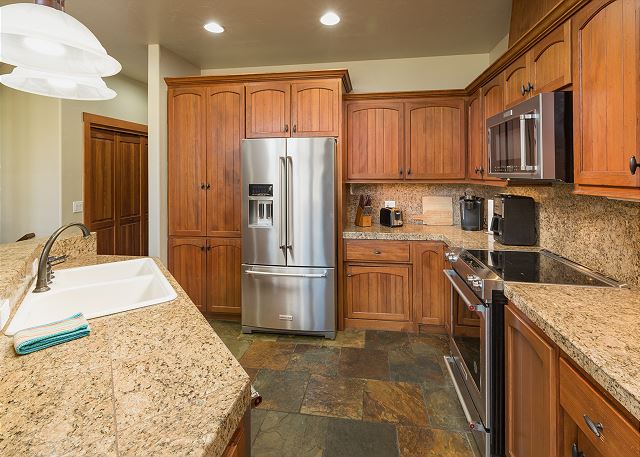 Luxury Townhome - Ski in/Ski Out - Foosball - Best Location 8