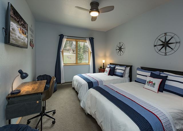 Charmed Chateau | Pool, HotTub, Ski Shuttle, Tennis, Mtn Views! Cascade #350 3