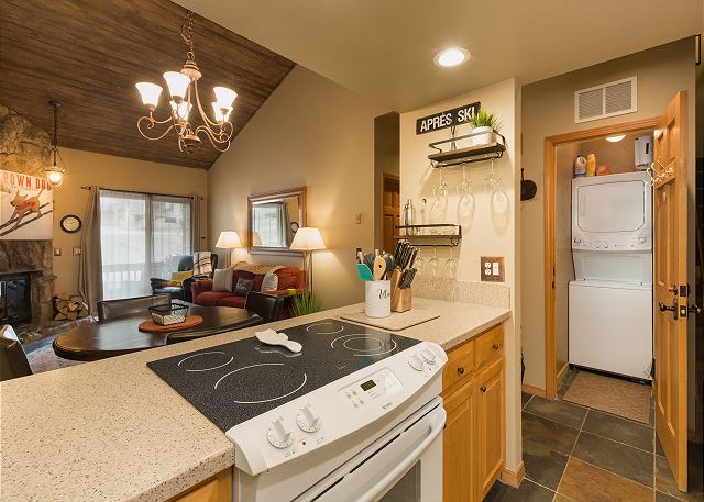 Charmed Chateau | Pool, HotTub, Ski Shuttle, Tennis, Mtn Views! Cascade #350 9