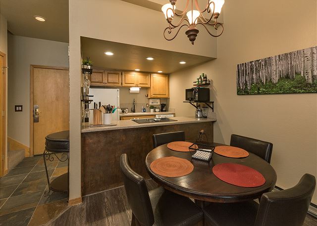 Charmed Chateau | Pool, HotTub, Ski Shuttle, Tennis, Mtn Views! Cascade #350 2