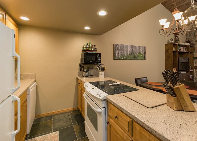 Charmed Chateau | Pool, HotTub, Ski Shuttle, Tennis, Mtn Views! Cascade #350 10