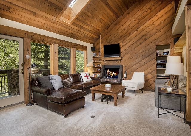 Vail Mountain Condo-5 minutes from Vail Village - On Free Ski Bus Route 4