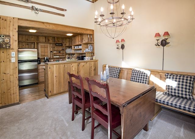 Vail Mountain Condo-5 minutes from Vail Village - On Free Ski Bus Route 7