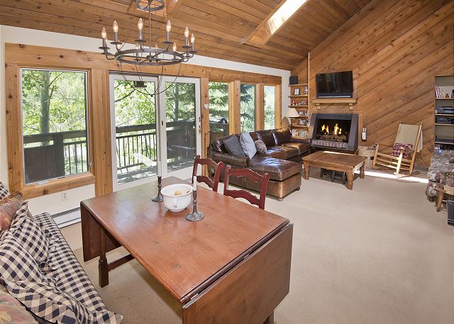 Vail Mountain Condo-5 minutes from Vail Village - On Free Ski Bus Route 5