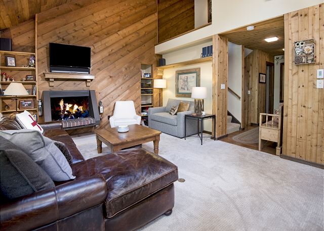 Vail Mountain Condo-5 minutes from Vail Village - On Free Ski Bus Route 3