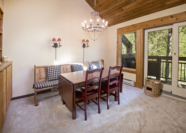 Vail Mountain Condo-5 minutes from Vail Village - On Free Ski Bus Route 8