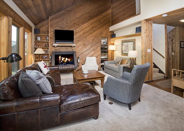 Vail Mountain Condo-5 minutes from Vail Village - On Free Ski Bus Route 6