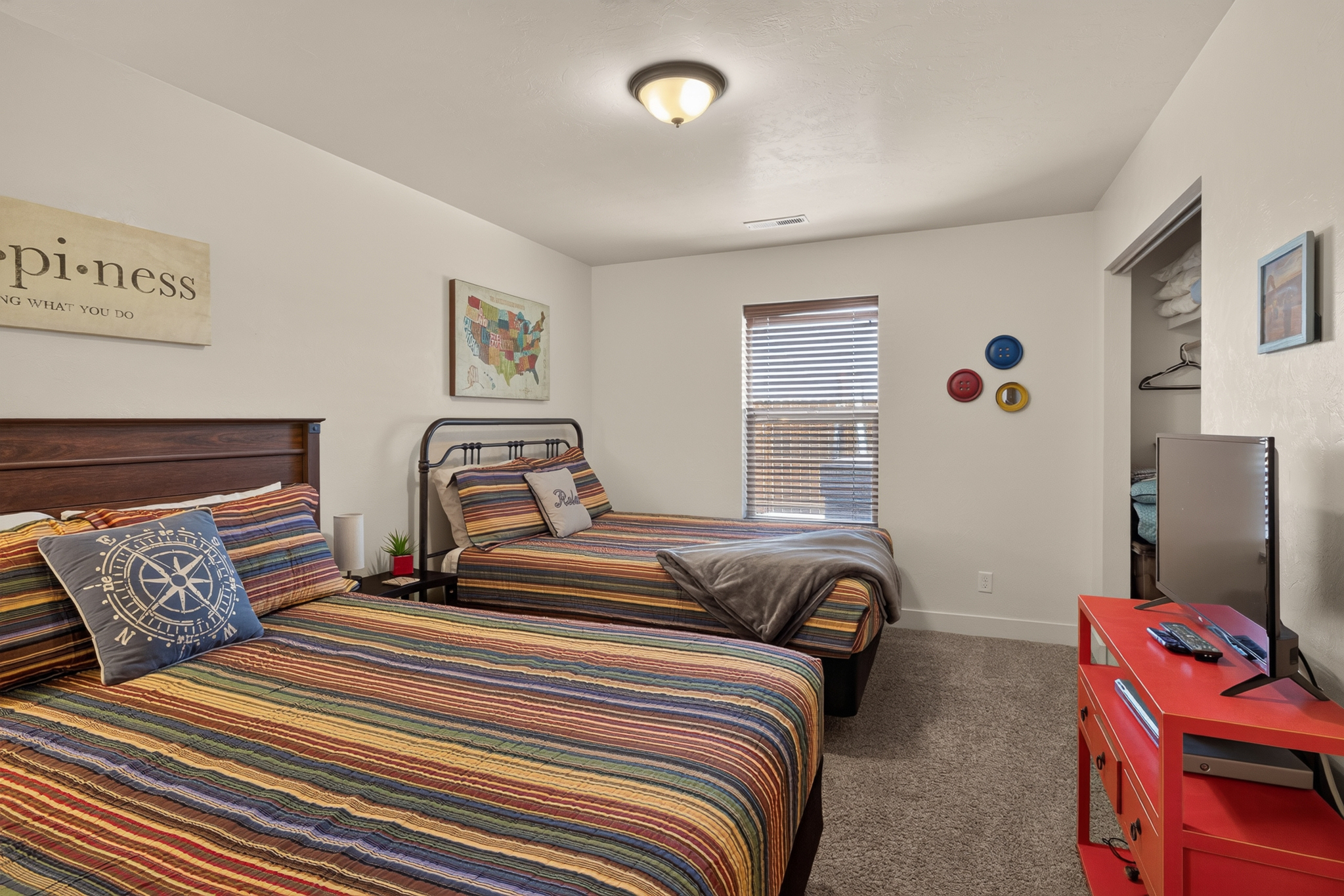 3rd bedroom with 2 queen beds