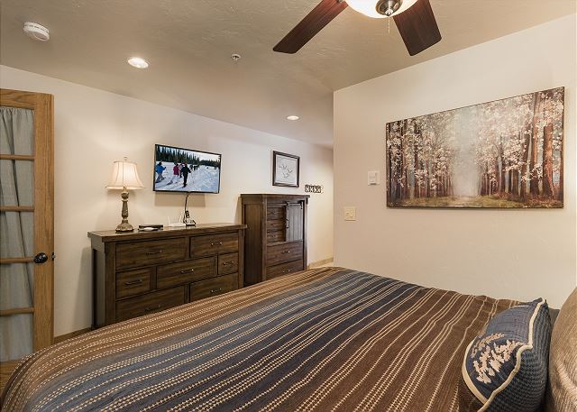 Corner Unit (#590) - Great Views - Golf Privileges - AC 10