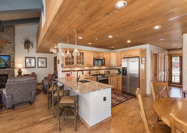 Corner Unit (#590) - Great Views - Golf Privileges - AC 5