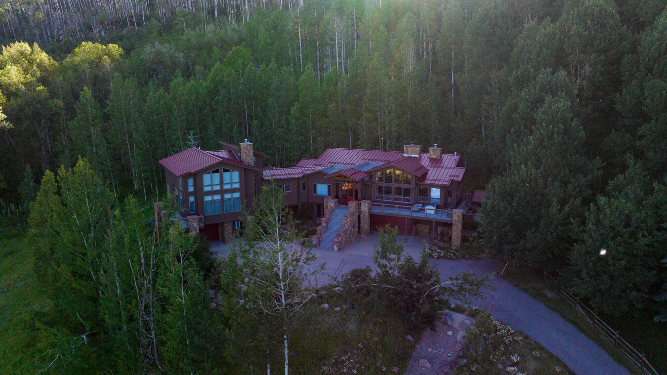 Amazing Luxury Home - Views/Hot Tub/Fire Pit/Ping Pong - 3 Miles to Purg | Photo 47