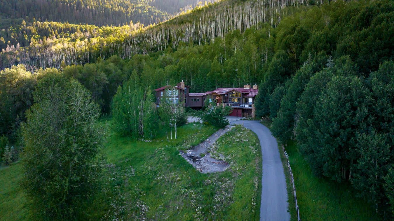 Amazing Luxury Home - Views/Hot Tub/Fire Pit/Ping Pong - 3 Miles to Purg | Photo 21