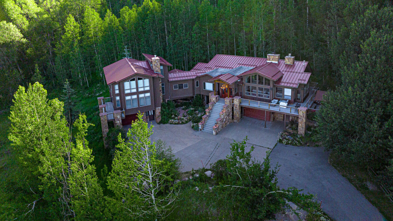 Amazing Luxury Home - Views/Hot Tub/Fire Pit/Ping Pong - 3 Miles to Purg | Photo 5