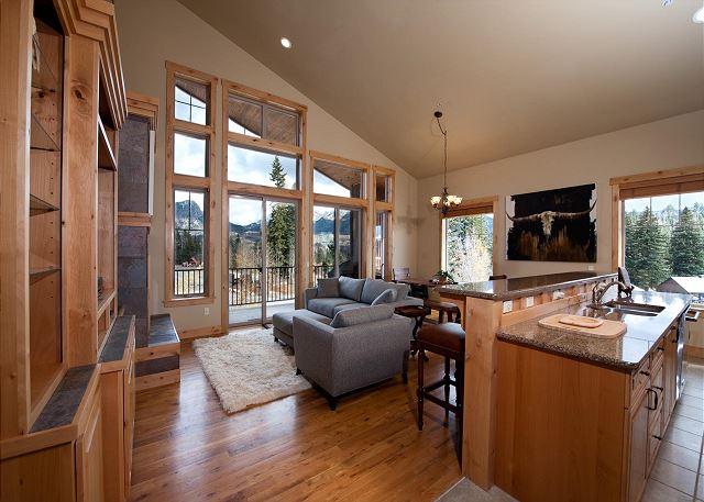 Luxury Ski In/Out townhome on Creek - Views - Private Hot Tub