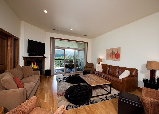 Luxury Condo by Main Plaza - Walk to Slopes - Deck with Amazing Views 6