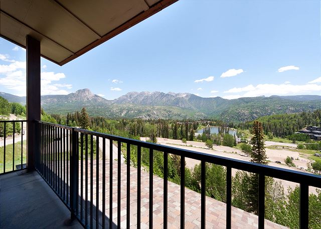Luxury Condo by Main Plaza - Walk to Slopes - Deck with Amazing Views