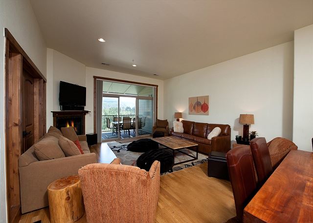 Luxury Condo by Main Plaza - Walk to Slopes - Deck with Amazing Views 7