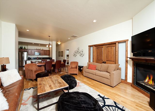 Luxury Condo by Main Plaza - Walk to Slopes - Deck with Amazing Views 5