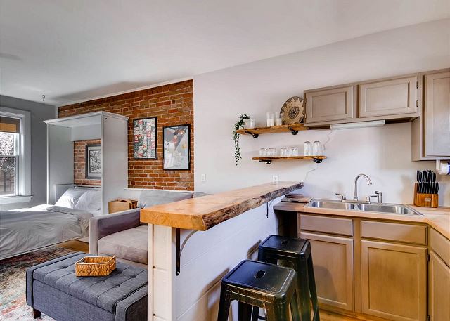 Carriage House Studio- West Highlands - Walk to Restaurants/bars! 9