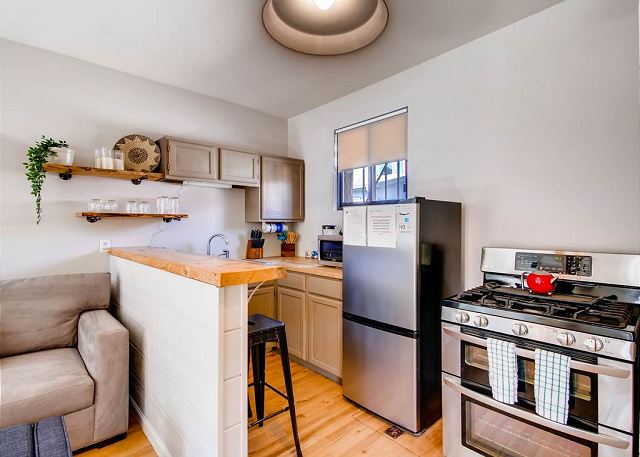 Carriage House Studio- West Highlands - Walk to Restaurants/bars! 5