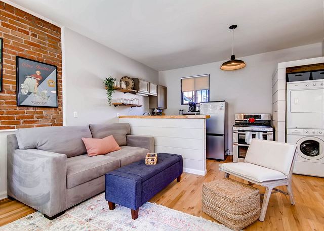 Carriage House Studio- West Highlands - Walk to Restaurants/bars! 4