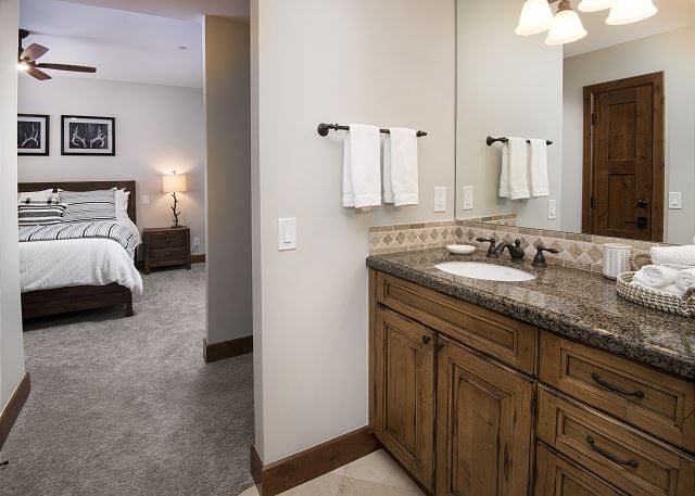 Renovated Ski-in/Ski-Out Condo | Great Location | Hot Tub & Pool 10