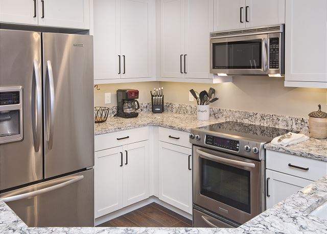 Renovated Ski-in/Ski-Out Condo | Great Location | Hot Tub & Pool 7