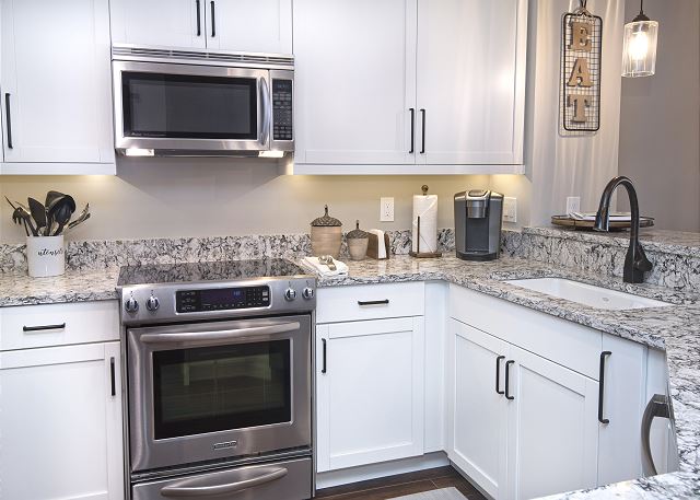 Renovated Ski-in/Ski-Out Condo | Great Location | Hot Tub & Pool 8